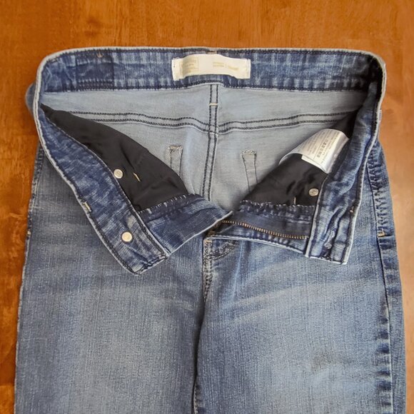 Levi’s Signature Gold~ Straight Leg Cut ~  Sz 4S  ~ Jeans ~ Excellent Condition - Picture 4 of 9